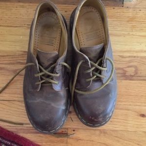 Dr Martens Low cut Round-toe Brown oxfords